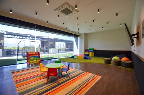 ¡A pasos de Fundidora! Pool, Gym & Parking 6ppl