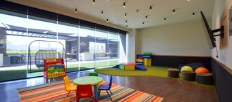 ¡A pasos de Fundidora! Pool, Gym & Parking 6ppl