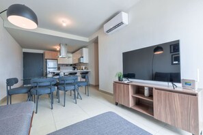 TV - ¡Luxury in Santa Lucía! 7 guests + Wifi 3BR|2br (Monterrey)