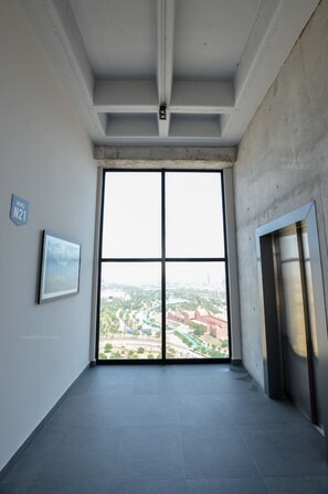 Interior - ¡A pasos de Paseo Santa Lucía! - Cama King + Wifi (Monterrey)