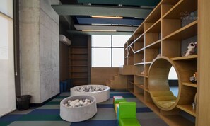 Children’s area - ¡A pasos de Paseo Santa Lucía! - Cama King + Wifi (Monterrey)