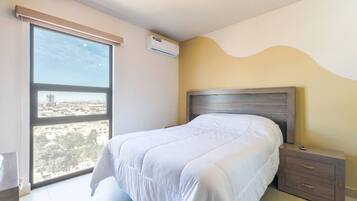 Escrivaninha, ferros/tábuas de passar roupa, Wi-Fi, roupa de cama