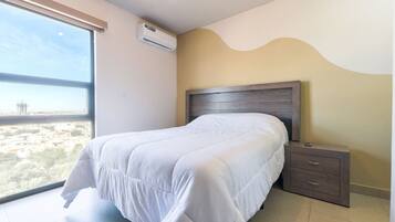 Desk, iron/ironing board, WiFi, bed sheets