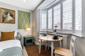 Iron/ironing board, WiFi, bed sheets - Luxury Chelsea flat walk to King’s Road | Harrods (London)