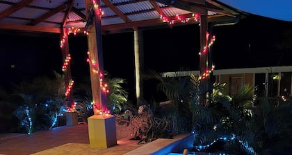 Lovely ,1 Bedroom house , Sunset view from pool, Monkeys ! 20 mins to Tamarindo