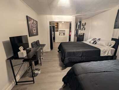 Peaceful 2-bedroom house in Fayetteville perfect for relaxing stays