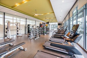 Fitness facility - Golden Hour by VARE | Miralon Resort! (Palm Springs)