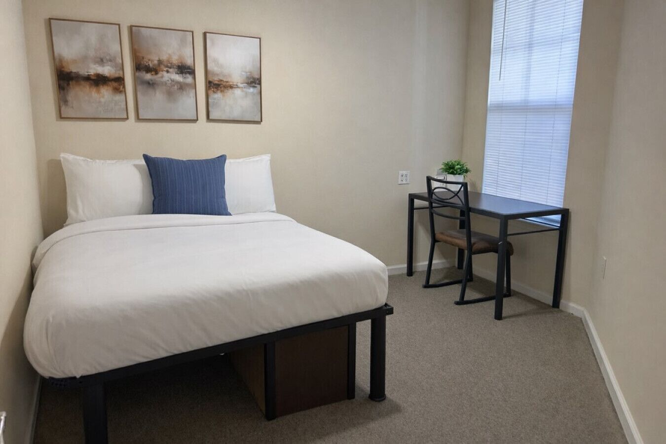 4 chambres, fer et planche à repasser, Wi-Fi, literie fournie