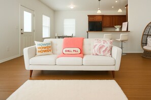 Living area - Fun&Fabulous 3BR Near Choctaw Casino & Lake Texoma (Calera)