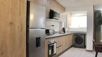Coffee/tea maker, fridge, microwave, oven