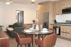 Interior - +MS +Única Suite +Inmejorable ubicación +Internet (Santiago de Querétaro)