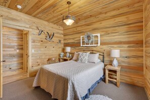 2 bedrooms, WiFi, bed sheets - Timberline Cottage | Boat Ramp, ADA Friendly, BBQ, Close2Yellowstone! (Island Park)