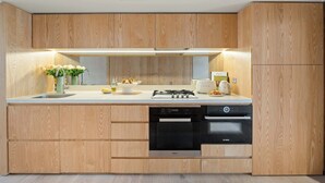 ماكينة لصنع القهوة/الشاي، ثلاجة، ميكروويف، فرن