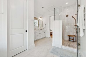 Shower, hair dryer, towels - 8311 Jack Island Dr – 4 BR / Walk to Spring House / Elevator + Screened Porch (Johns Island)