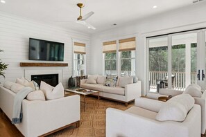 TV - 8311 Jack Island Dr – 4 BR / Walk to Spring House / Elevator + Screened Porch (Johns Island)