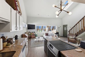 Microwave, oven, stovetop, dishwasher - Mountain Retreat Pet Friendly Condo in Mt. Crested Butte (Crested Butte)