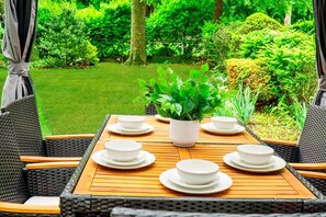 Outdoor dining - 3BR Home • Game Room • Pool Table • Free Parking • Gazebo • Near NYC (Yonkers)