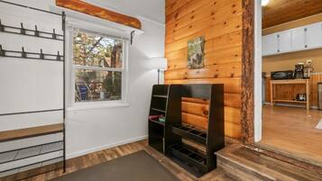 Eenvoudig huis, uitzicht op bergen | Interieur