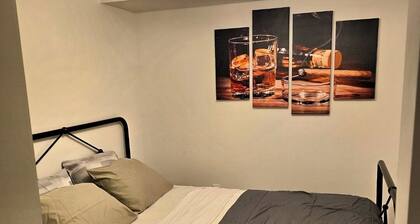 Downtown Detroit Gem- Walking distance From Arenas and Stadiums!