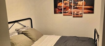 Downtown Detroit Gem- Walking distance From Arenas and Stadiums!