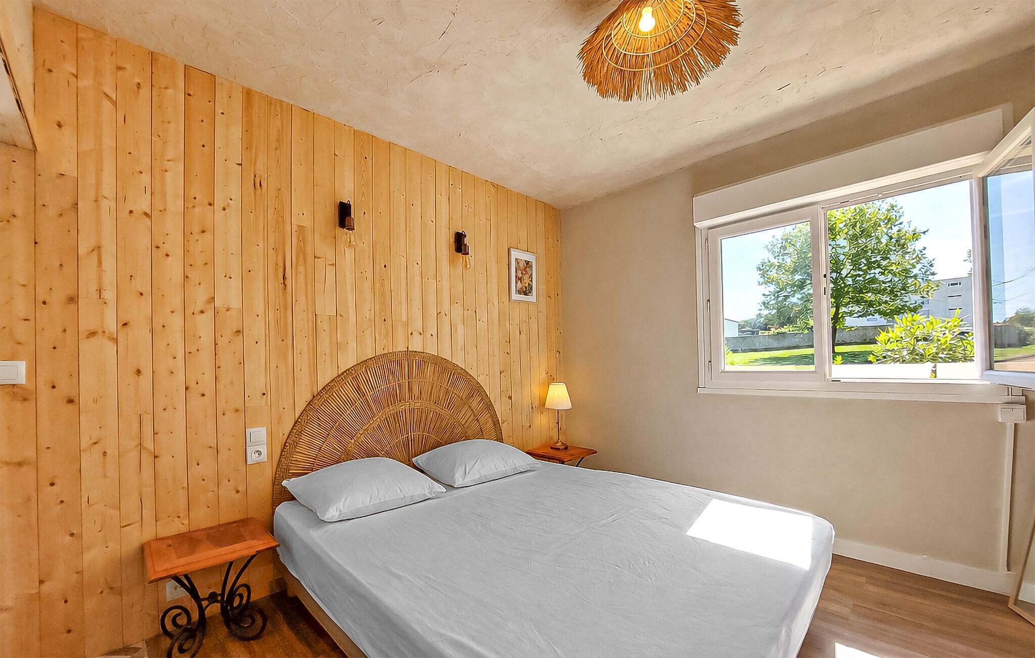 5 bedrooms, iron/ironing board, travel crib, free WiFi