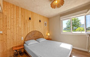 5 bedrooms, iron/ironing board, travel cot, free WiFi - Charmante maison proche plage (Royan)