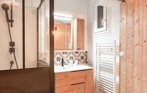 Shower, hair dryer - Charmante maison proche plage (Royan)