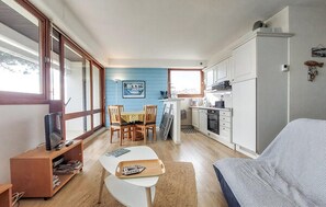 TV - Pet friendly apartment in Royan with house sea view (Royan)