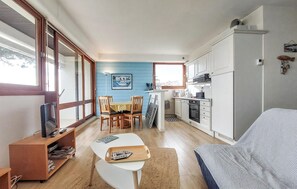 TV - Pet friendly apartment in Royan with house sea view (Royan)