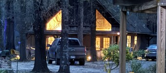 Cozy 2-bedroom cabin in the woods near The White River