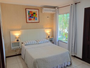 3 bedrooms, free WiFi, bed sheets - Unique house, quiet and safe location. (Uruçuca)