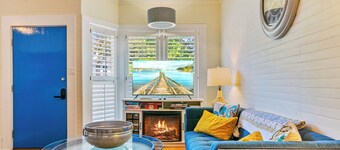 Quietside Quarterdeck: Dual King Wings, Bunk Room, Fire Patio & Pet-Friendly!