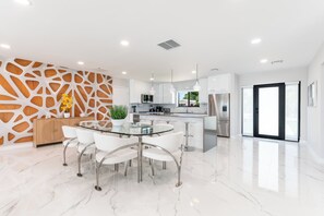 Dining - Stunning Luxury Waterfront Oasis Amazing Location (Miami)