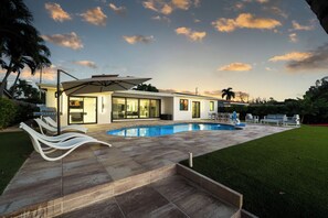 Piscina a l'aire lliure i piscina climatitzada 