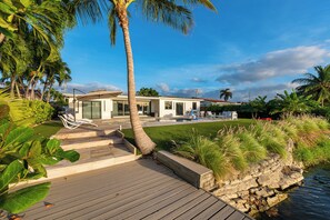 Exterior - Stunning Luxury Waterfront Oasis Amazing Location (Miami)