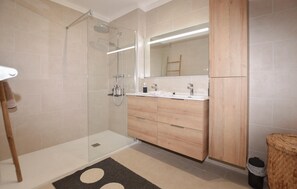 Shower - 2 bedroom stunning apartment in Folelli (Folelli)