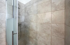 Shower - Maison av. piscine proche Uzès (Saint Laurent la verne)