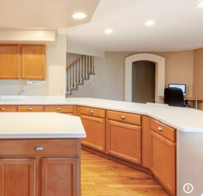 Interior - Spacious 6-bedroom house with AC in charming Denver (Denver)