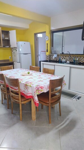 Dining - Cozy house with pool, air conditioning, barbecue, and garage. (Armação dos Búzios)