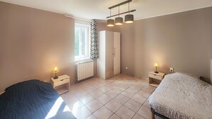 A bedroom with two beds, a window with curtains, a radiator, and a wardrobe. - Beautiful home in Cessenon sur Orb with WiFi (Cessenon sur Orb)