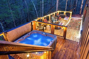 Terrace/patio - Private Modern Cabin: Hot Tub, 2 Firepits, King Bed, Bocce Court, Outdoor Movies (Sevierville)