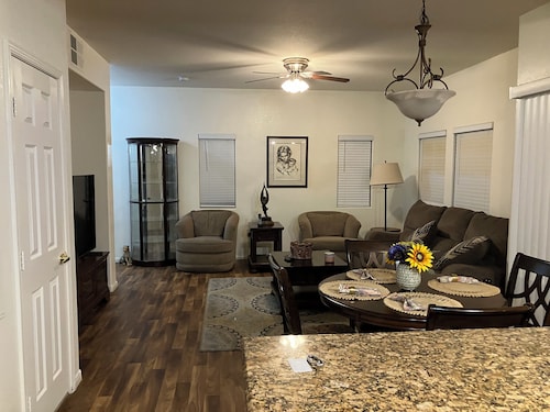 2-bedroom condo with AC in lovely Las Vegas location