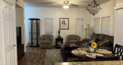 2-bedroom condo with AC in lovely Las Vegas location