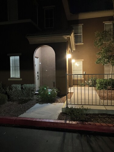 2-bedroom condo with AC in lovely Las Vegas location