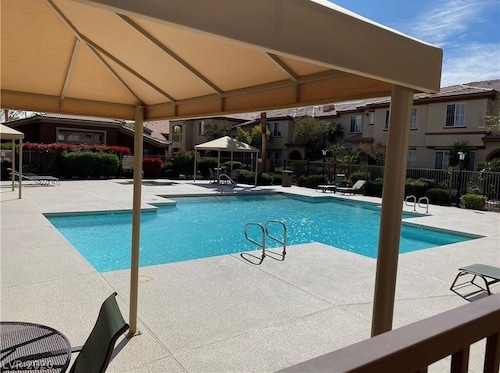 2-bedroom condo with AC in lovely Las Vegas location