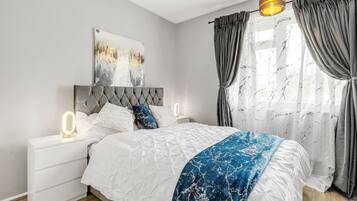 3 bedrooms, iron/ironing board, WiFi, bed sheets