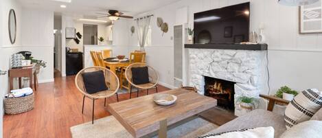 TV, fireplace