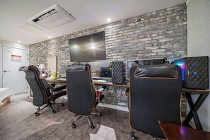 Premium Triple Room | Business centre - Hotel Avenue Yongin Cheoin-gu Branch (Yongin-si)