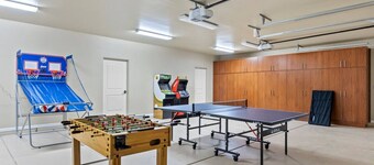 Stunning Scottsdale Estate - Pool/Spa/Sleeps 14