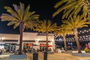Outdoor dining - Huge Private Beach☀️ Lakeview Master | Tennis | 5 Pools, 3 Heated☀️ Seascape Resort (Miramar Beach)